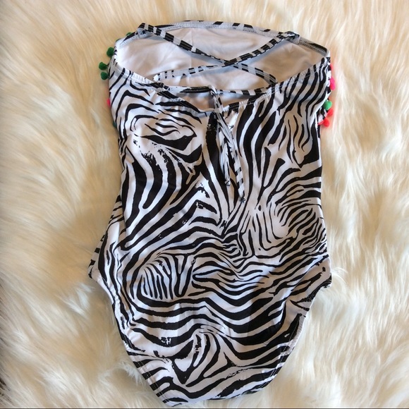 New PilyQ African Rays Pom Pom Ruffle Swimsuit 14 - Picture 5 of 8